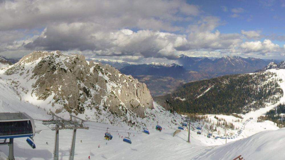Webcamfoto vom Nassfeld am Dienstag zeigt: Im Süden liegt noch genug Schnee