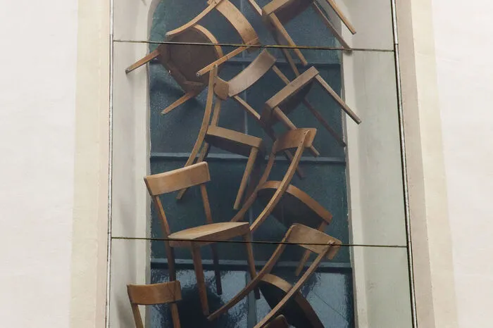 Stück für Stück wurden in den vergangenen Jahren die Kirchenfenster von Künstlern gestaltet.