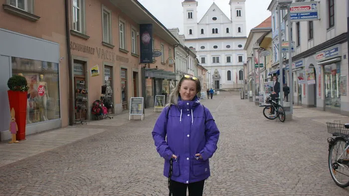 Nadine Rosegger, 23:  Der sportliche Stil macht die Junge Leobenerin aus: "Es soll vor allem sehr gemütlich und lässig sein. Die Meinung der anderen Menschen spielt dabei keine so große Rolle, da man sich selbst wohl fühlen sollte. Aber natürlich schaut man, dass alles so sitzt, wie es sein soll", so Nadine. Auf keinen Fall dürfen bei Nadine Rosegger die Vans im Kleiderschrank fehlen. Diese gehören auch zu ihren absoluten Lieblingskleidungsstücken.