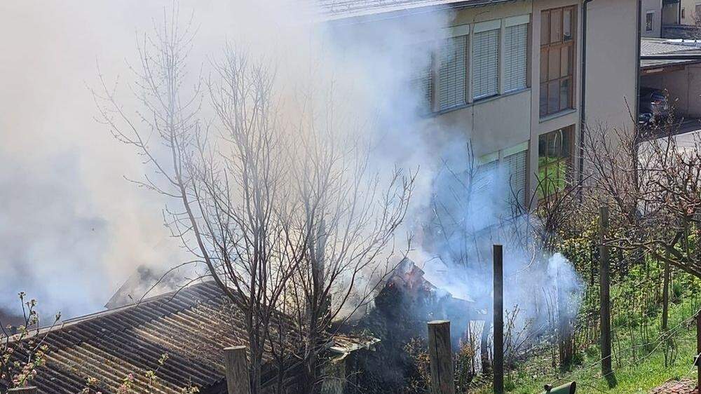 Eine Nachbarin bemerkte den Brand neben der Mittelschule Riegersburg