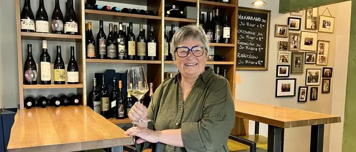 Sissi Kroneder führt seit zehn Jahren aus Leidenschaft „Sissi‘s Weinbar“ in der Altstadtgasse in Feldbach