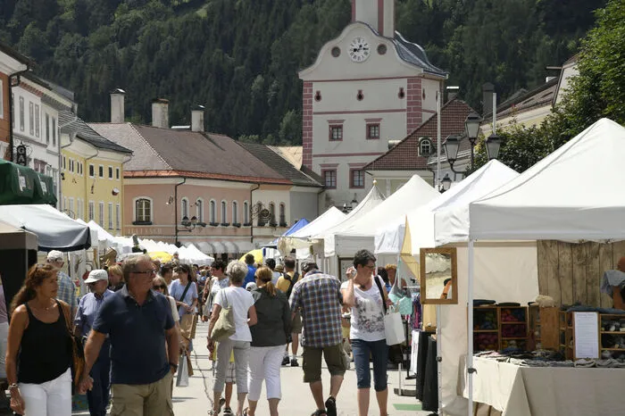 Die Kulturstadt Gmünd, eine einzige Bühne, am Hauptplatz, in der Hinteren Gasse, im Innenhof beim Stadtsaal.