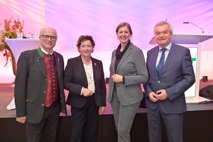 Die Landesräte Johann Seitinger, Ursula Lackner und Barbara Eibinger-Miedl sowie Landeshauptmann-Stellvertreter Anton Lang