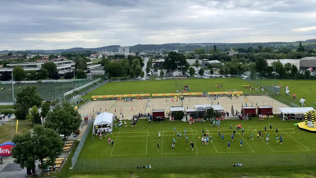 Beim Lehrlingssporttag im Vorjahr mischte sich ebenfalls etwas Regen unter die Jugendlichen