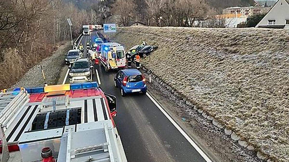 Bild von der Unfallstelle auf der L 302