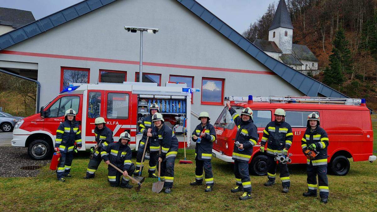 Die Mannschaft vor dem Rüsthaus 