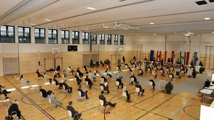 Die Spittaler Ballsporthalle bietet genügend Platz, die Angelobung der Gemeinderäte und Ersatzgemeinderäte ,it den nötigen Abständen zu bewerkstelligen.