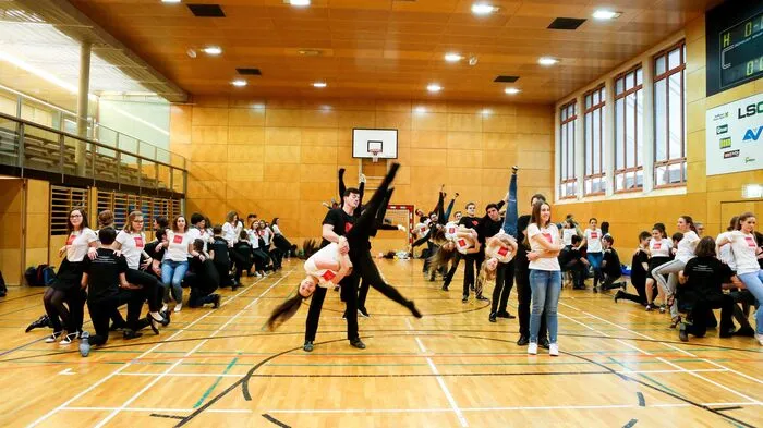 Dieses Wochenende wird im Grazer Landessportzentrum an der Eröffnungspolonaise für die Grazer Opernredoute nächsten Samstag geprobt ...