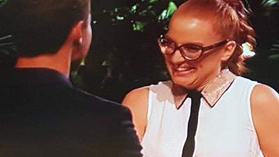 Alesa bei ihrem ersten Treffen mit dem Bachelor