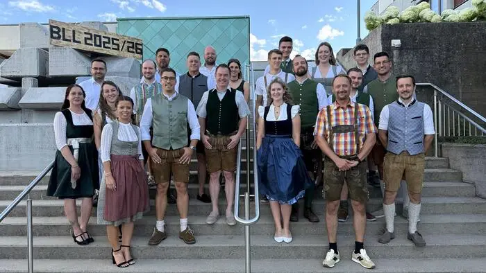 Die stolzen Absolventen des Fachschullehrgangs