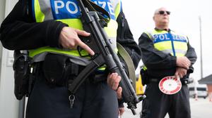 Deutsche Bundespolizisten bei der Grenzkontrolle