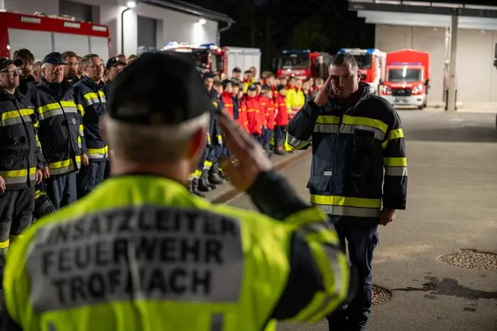 Eine besondere Herausforderung stellte die hohe Anzahl an Personen auf dem Gelände dar, wodurch insgesamt 14 Personen als vermisst oder verletzt galten und von den Einsatzkräften gerettet werden mussten.
