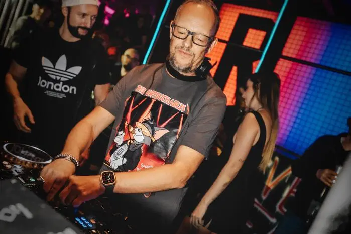 Bollwerk-Gründer Martin Fritz legte als DJ M-Craft selbst auf. Auch DJ Indygo stellte sich an die Turntables. Bei DJ Selecta und DJ MNS kamen die jüngeren Semester auf ihre Kosten.