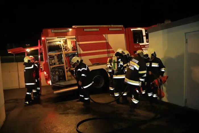 Es standen drei Feuerwehren mit 50 Mann bei dieser Übung im Einsatz.  