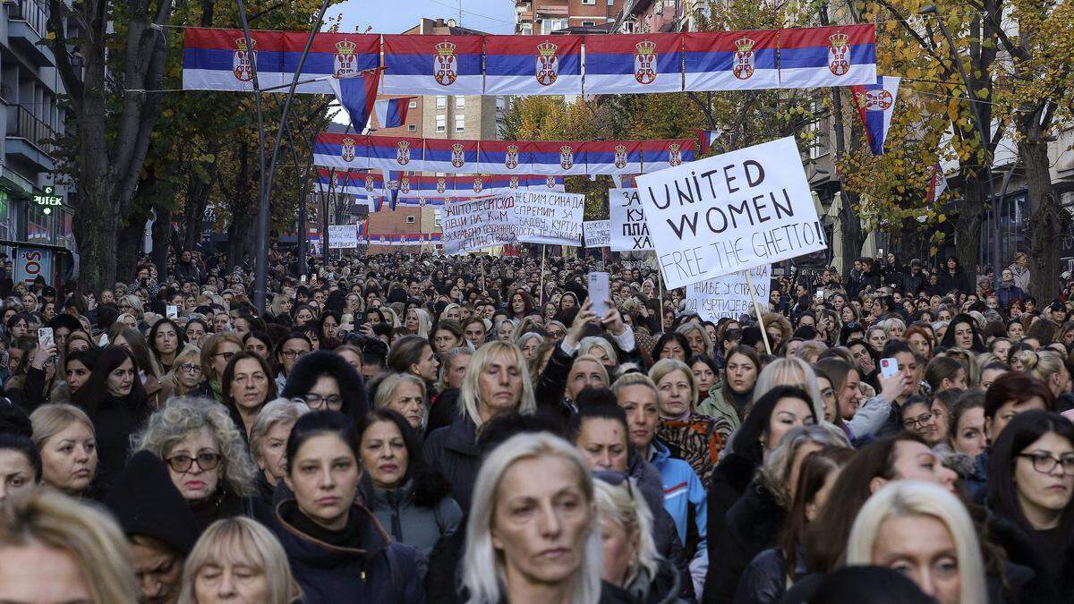 Gestern noch protestierten Tausende Frauen in Mitrovica 