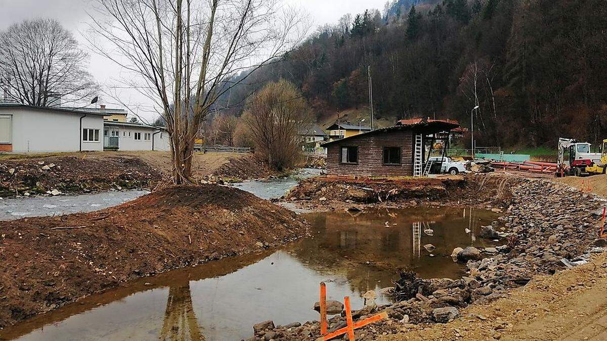 Hinter dem alten Kindergarten (links im Bild) wird die „Lavant Riviera“, eine Bademöglichkeit, entstehen	