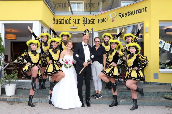 Gestartet wurde die große "Lei-Lei" Parade vom Gasthof/Hotel "Zur Post" bei Sabine Dorner.