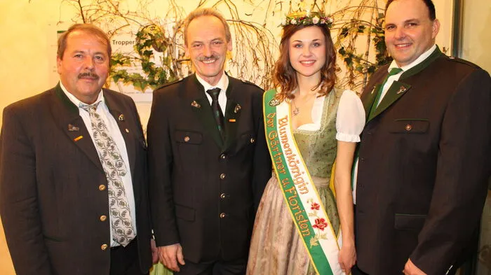 Obmann des Rosentaler Bauernbundes Fritz Pferschi, Bürgermeister Johann Kaufmann, Blumenkönigin Elisabeth Schweitzer und Organisator Johann Trummer (v. l. n. r.) freuten sich über mehr als 1000 Besucher. 