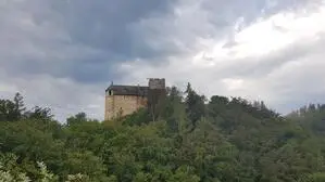 Die Burgruine Gösting im Norden von Graz