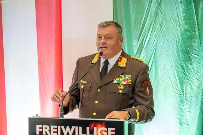 Kommandant Johannes Zöhrer freute sich dabei zahlreiche Gäste, darunter auch Nationalratsabgeordneter Christoph Stark, Landesbranddirektor-Stellvertreter Christian Leitgeb, Bereichsfeuerwehrkommandant Johann Maier-Paar (am Bild), Thannhausens Bürgermeister Johannes Hiebler-Texer, Vizebürgermeister Johannes Strobl und Gemeindekassierin Carina Nistelberger willkommen zu heißen