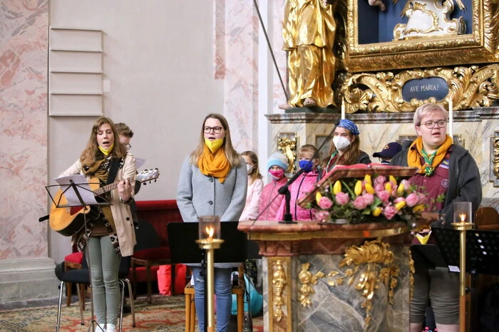 Für die musikalische Umrahmung der Heiligen Messe sorgten die „Hiltipurg-Singers“ unter der bewährten Leitung von Monika Knapp. 