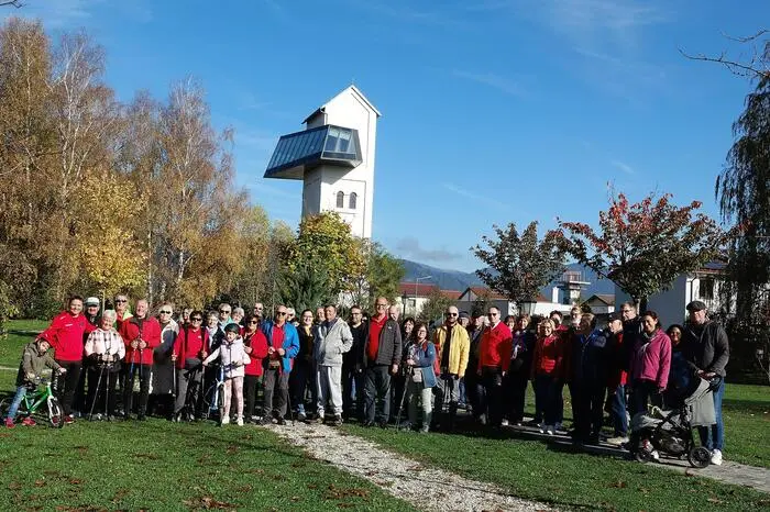 Angeführt von Bürgermeister Günter Reichhold ging es vom Hauptplatz zur Größingpark-Anlage, weiter zum Skywalk am Bahnhof, dann am Steirerschlössl vorbei zum Aboretum beim Wasserturm, ehe man die Labestation im Sportzentrum erreichte.