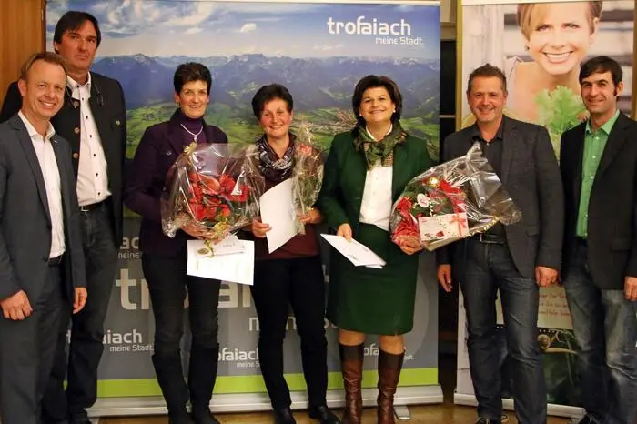 Die Sieger des Trofaiacher Blumenschmuckbewerbs nach Kategorie: Gaststätten und Beherbergungsbetriebe: Margarete Hammerer Stix, Bauernhöfe: Andrea und Franz Judmaier, Gewerbebetriebe: Familie Hütter, Balkon- Fenster-Vorgarten: Gerlinde und Walter Pölzl, Balkon Fenster: Gertrude und Franz Judmaier, Garten: Gertraud Schindelbacher