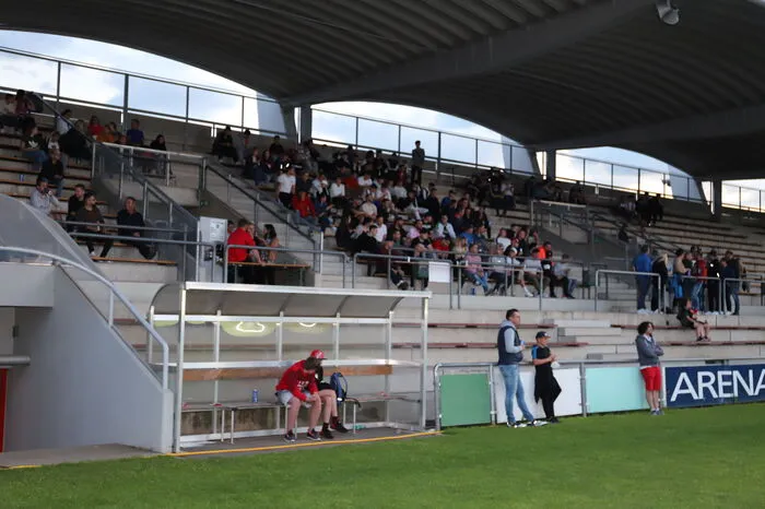 Von der Tribüne aus verfolgten die Fußballfans auf einem großen "LED-Screen" das Spiel zwischen der Türkei und Italien