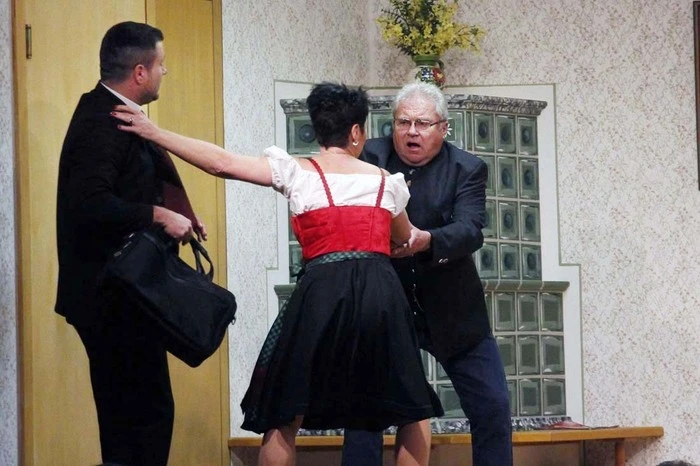 ...bei dem die Lachmuskel aller Zuschauer noch bis Rosenmontag ordentlich strapaziert werden.