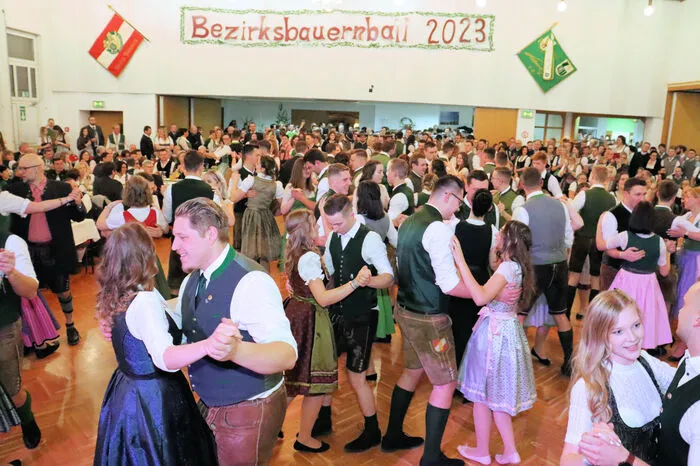 Klicken Sie sich durch die Fotos vom Bezirksbauernball 2023 im Volksheim in Köflach!
