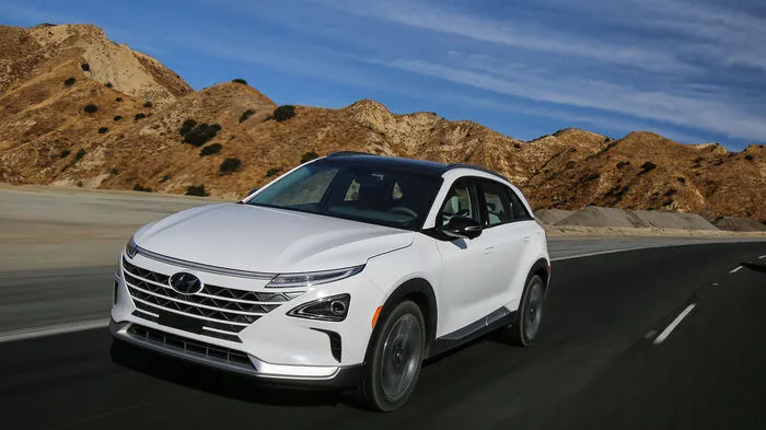 2018 bringen die Koreaner bereits die zweite Generation auf den Markt, die dem ix35 Fuel Cell nachfolgen soll und die unter dem Namen Nexo läuft.