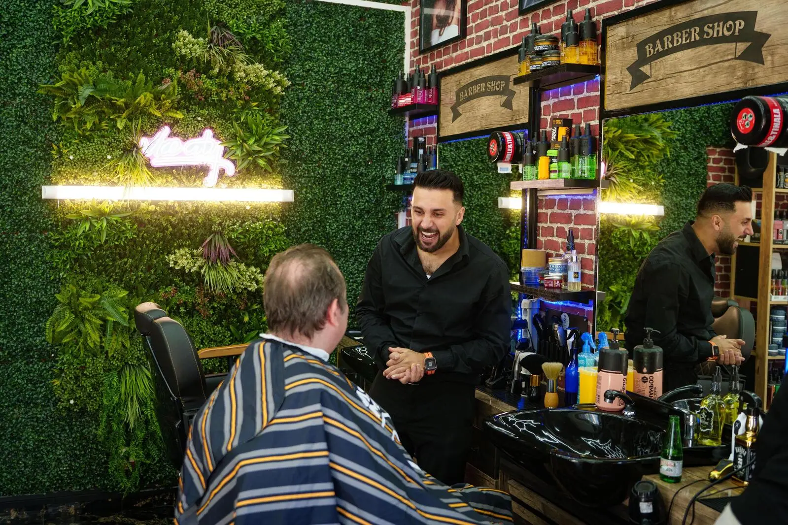 Güngörs Laden ist anderen Barbershops bis zur Backstein-Optik zum Verwechseln ähnlich