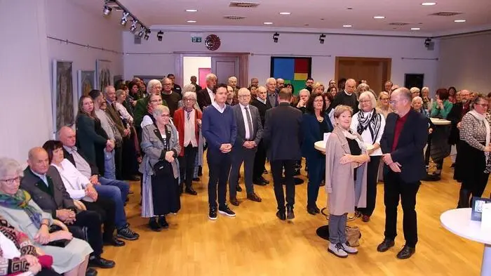 Dass der am 29. Jänner 1923 geborene und im Jahre 2018 verstorbene weststeirische Künstler Friedrich Ehrbar noch immer eine Vielzahl an Bewunderern hat, zeigte sich bei der Vernissage zur Ausstellung „100+1 Jahre Friedrich Ehrbar“ im Arik Brauer-Rathaus in Voitsberg.