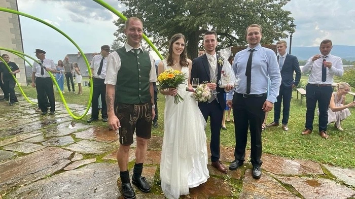 Klicken Sie sich durch die Fotos von der Hochzeit!