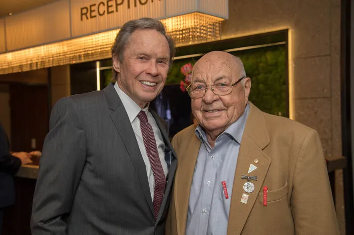 Hotelchef Ernst Royer begrüßte auch Peter Kraus ...