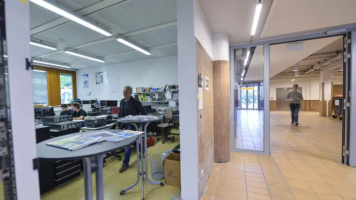 Seit Beginn der Sommerferien werden das Hauptgebäude und der Werkstättentrakt der HTL Mössingerstraße saniert. Die Klassen werden auf den neuesten Stand gebracht sowie Beleuchtung und Brandschutz erneuert.