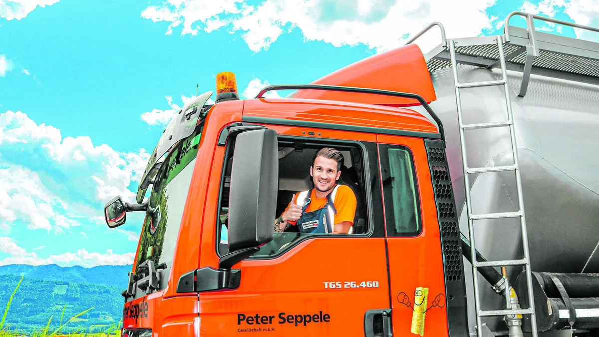 Neben der Abfallwirtschaft gehören noch zwei weitere wichtige Tätigkeitsfelder zum Unternehmen: die Produktion und der Vertrieb von Holzpellets sowie von Dämmstoffen