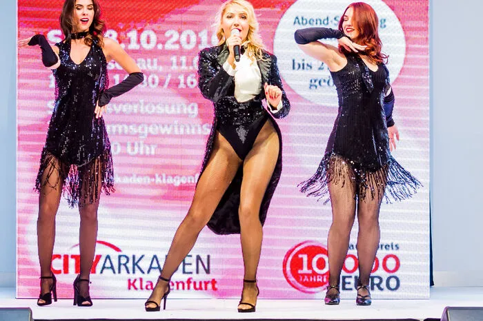 Ein Mix aus Show, Tanz, Live-Gesangseinlagen und klassischem Catwalk.