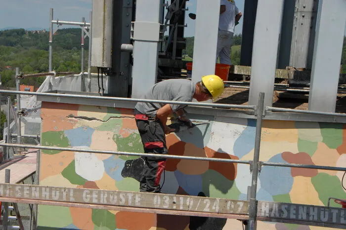 Die Schäden im Beton ist umfangreicher, als erwartet.