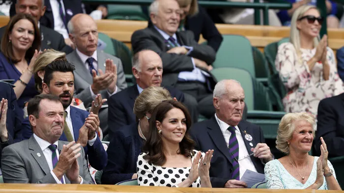 Herzogin Kate stattete dem Grand-Slam-Turnier in Wimbledon am ersten Tag einen Besuch ab.