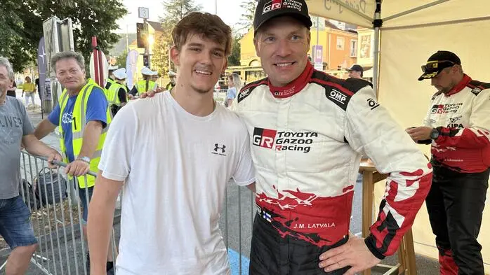 Schon um 18 Uhr, also knapp zwei Stunden vor dem offiziellen Beginn, begaben sich die ersten Motorsport-Fans auf den Weg in die Weizer Innenstadt, um sich die besten Plätze für die Eröffnung der heurigen Rallye Weiz zu sichern. 