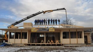 Holzbau Loike bei der Fertigstellung eines Projektes 