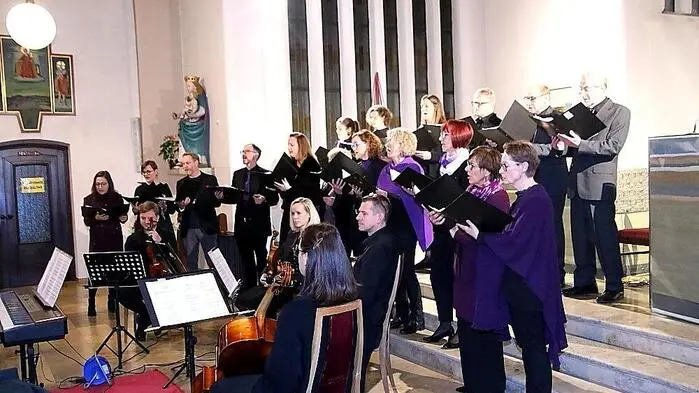 Bereits Tradition hat das Adventkonzert, zu welchem der Singkreis St. Barbara mit Obfrau Maria Spitzer und Chorleiterin Barbara Wildberger in die Stadtpfarrkirche Bärnbach einlädt.