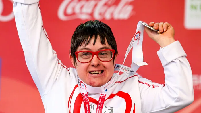 Birgit Gebhardt aus Thal bei Graz jubelt über eine Silberne im Super G ...