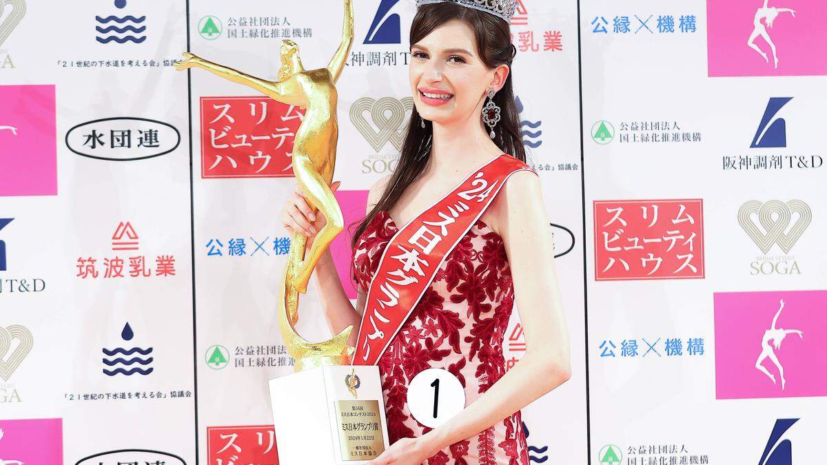 Karolina Shiino gewann den Schönheitswettbewerb in Tokio 