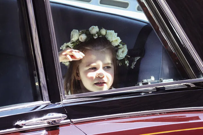 Prinzessin Charlotte begeisterte mit diesem Blumenkranz.