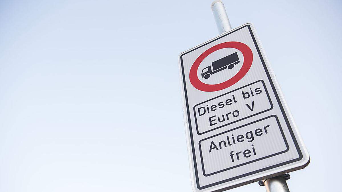 In Hamburg gilt in zwei Straßenzügen bereits ein Fahrverbot für alte Dieselmodelle
