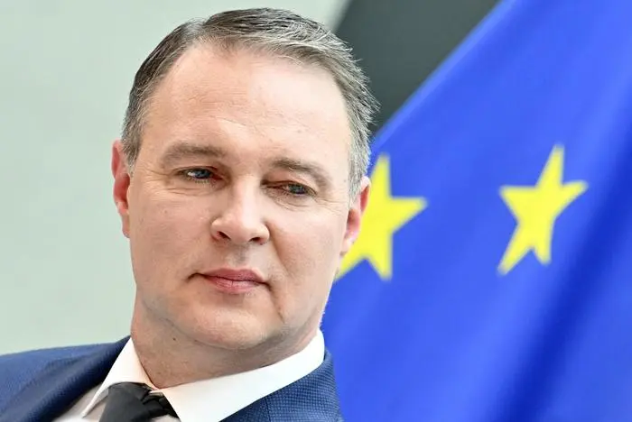 ABD0099_20250227 - WIEN - ÖSTERREICH: SPÖ-Chef Andreas Babler am Donnerstag, 27. Februar 2025, im Rahmen der Präsentation des Regierungsprogramms von ÖVP, SPÖ und NEOS in Wien. - FOTO: APA/HANS KLAUS TECHT