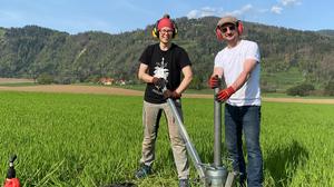 Doris Jetzinger und Martin Fera bei den Probebohrungen im April 2024