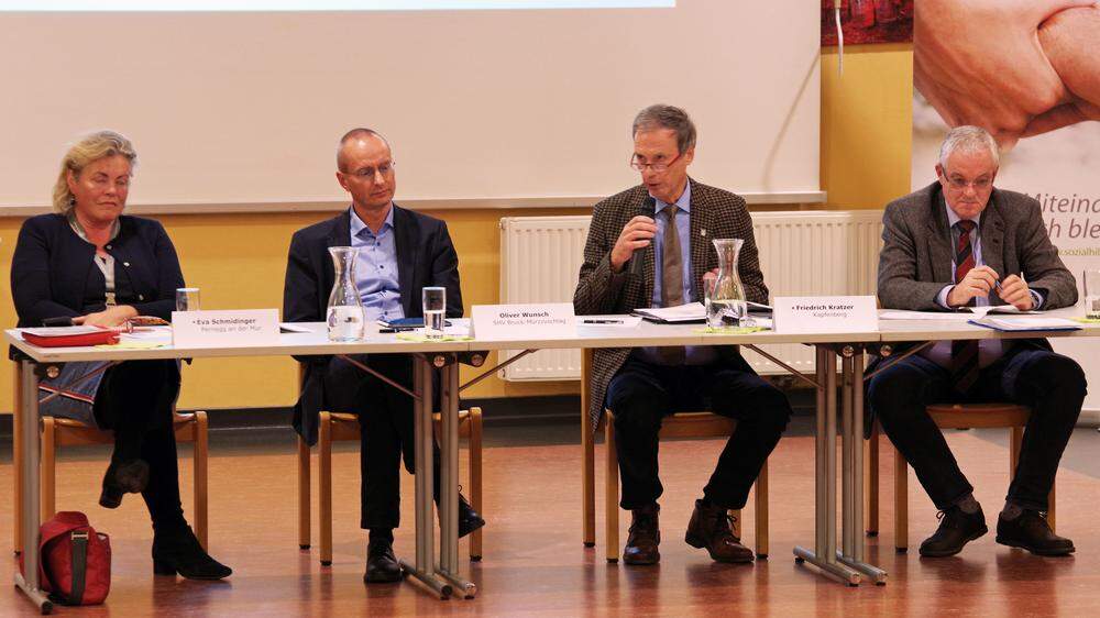 Eva Schmidinger, SHV-Geschäftsführer Oliver Wunsch, Fritz Kratzer, Bezirkshauptmann Bernhard Preiner (von links)